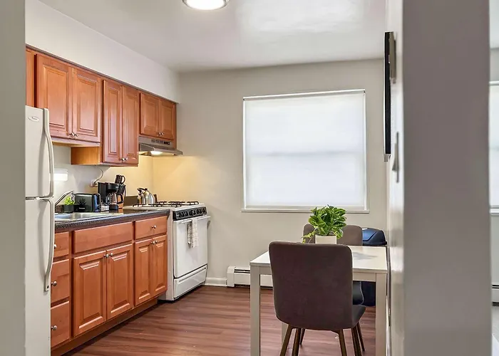 Chic Retreat 1br Unit - Church A2 Apartment