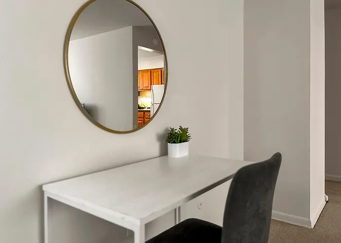 Apartment Chic Retreat 1br Unit - Church A2 *