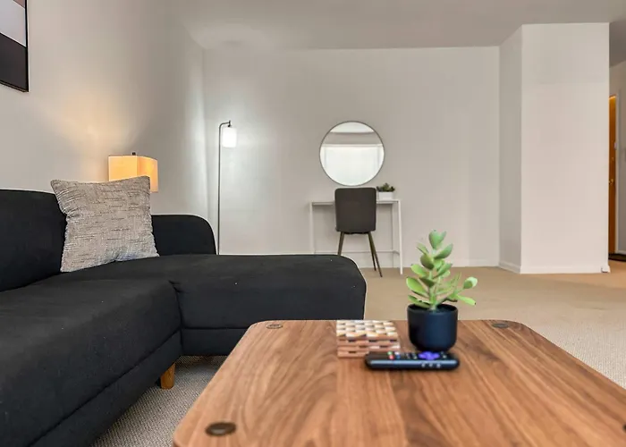 Chic Retreat 1br Unit - Church A2 * Skokie