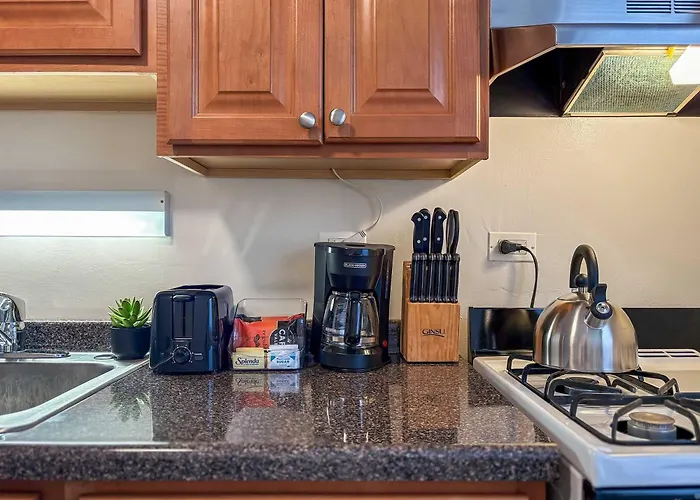 Chic Retreat 1br Unit - Church A2