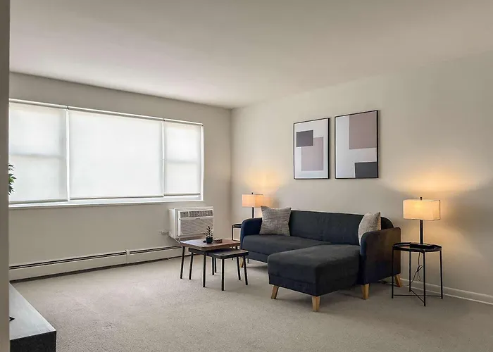 Chic Retreat 1br Unit - Church A2 Apartment *