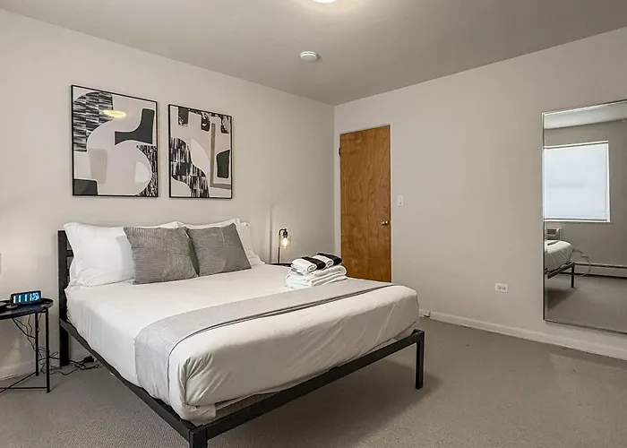 Chic Retreat 1br Unit - Church A2 Apartment *