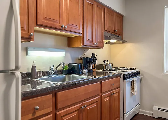 Chic Retreat 1br Unit - Church A2 Apartment *