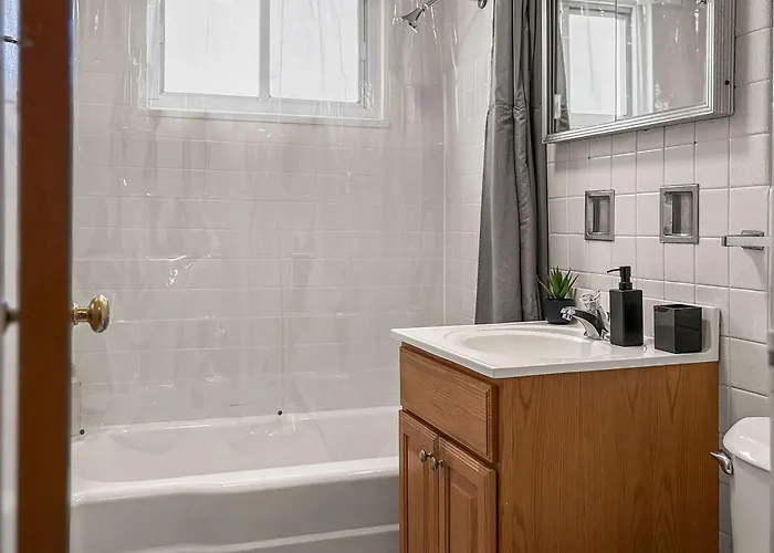 Chic Retreat 1br Unit - Church A2 Apartment Skokie