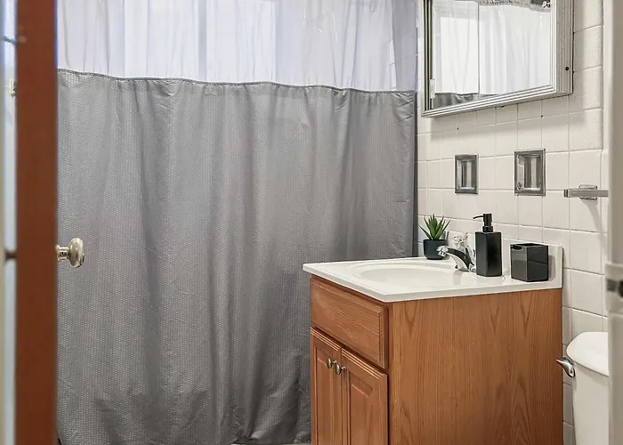 Apartment Chic Retreat 1br Unit - Church A2 Skokie