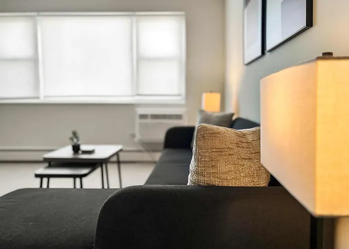 Chic Retreat 1br Unit - Church A2 Apartment *
